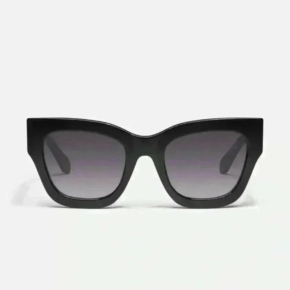 QUAY By The Way Sunglasses ~Black Frame Smoke Lens ~NEW in Case! 😎 - Picture 3 of 12